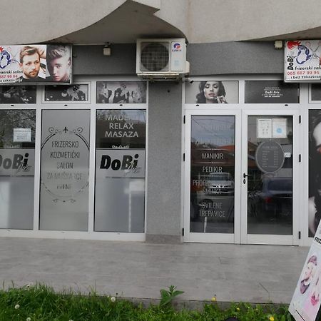 Dobi Apartmani Wing Ягодина Екстериор снимка