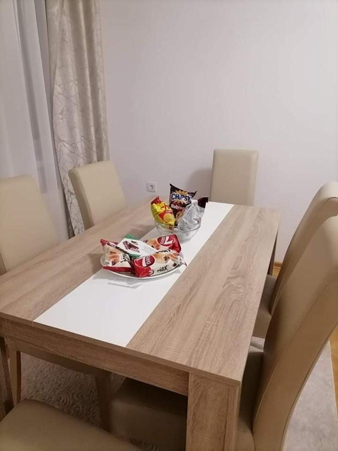 Dobi Apartmani Wing Ягодина Екстериор снимка