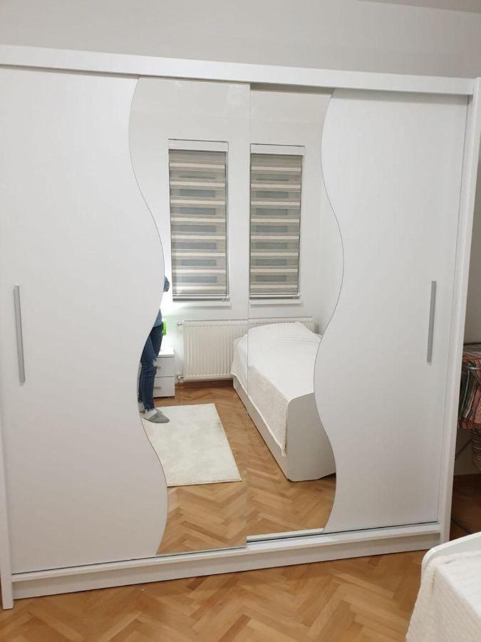 Dobi Apartmani Wing Ягодина Екстериор снимка