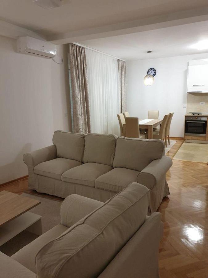 Dobi Apartmani Wing Ягодина Екстериор снимка