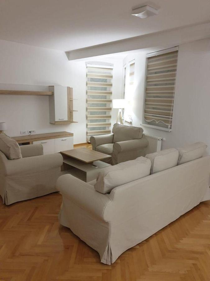 Dobi Apartmani Wing Ягодина Екстериор снимка