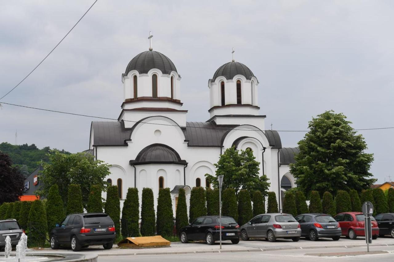 Dobi Apartmani Wing Ягодина Екстериор снимка