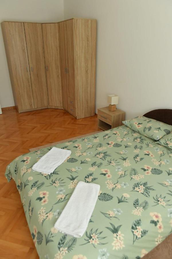 Dobi Apartmani Wing Ягодина Екстериор снимка
