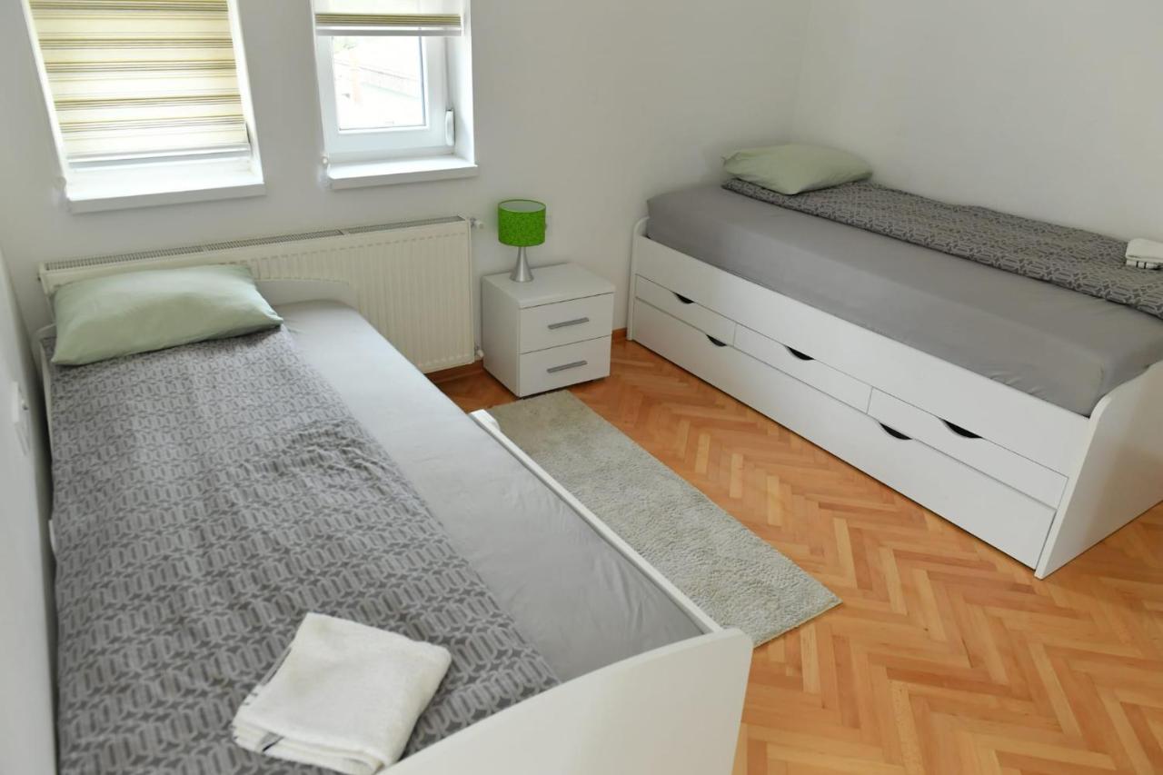 Dobi Apartmani Wing Ягодина Екстериор снимка