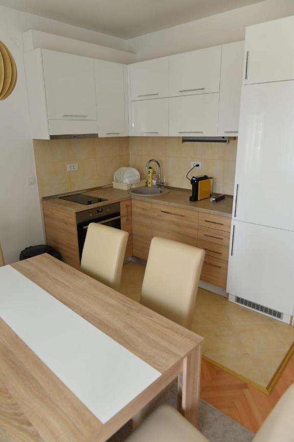 Dobi Apartmani Wing Ягодина Екстериор снимка