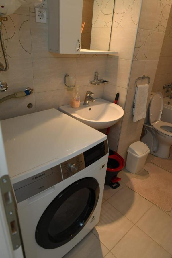 Dobi Apartmani Wing Ягодина Екстериор снимка