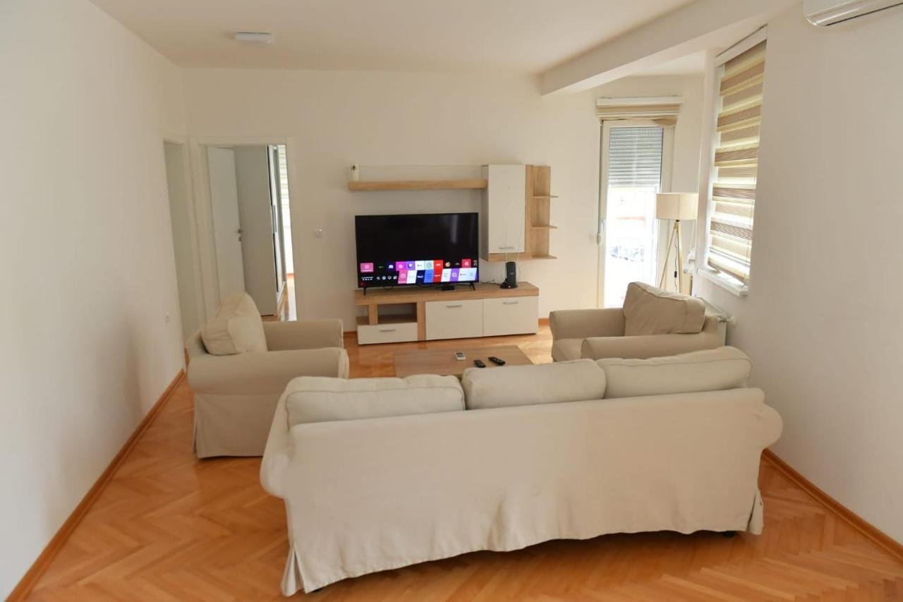 Dobi Apartmani Wing Ягодина Екстериор снимка