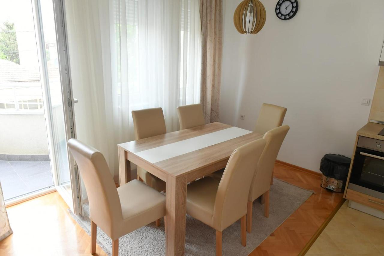 Dobi Apartmani Wing Ягодина Екстериор снимка