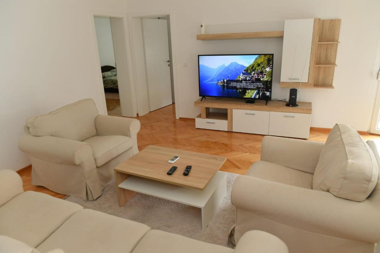 Dobi Apartmani Wing Ягодина Екстериор снимка