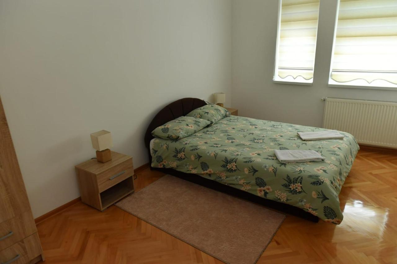 Dobi Apartmani Wing Ягодина Екстериор снимка