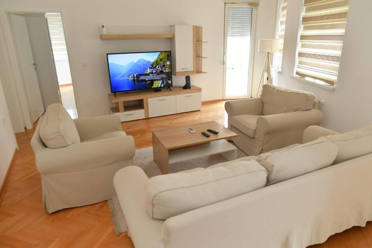 Dobi Apartmani Wing Ягодина Екстериор снимка